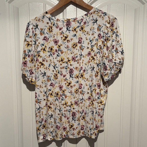 Reitmans White and Yellow Floral Short Sleeve Tee - Picture 3 of 4